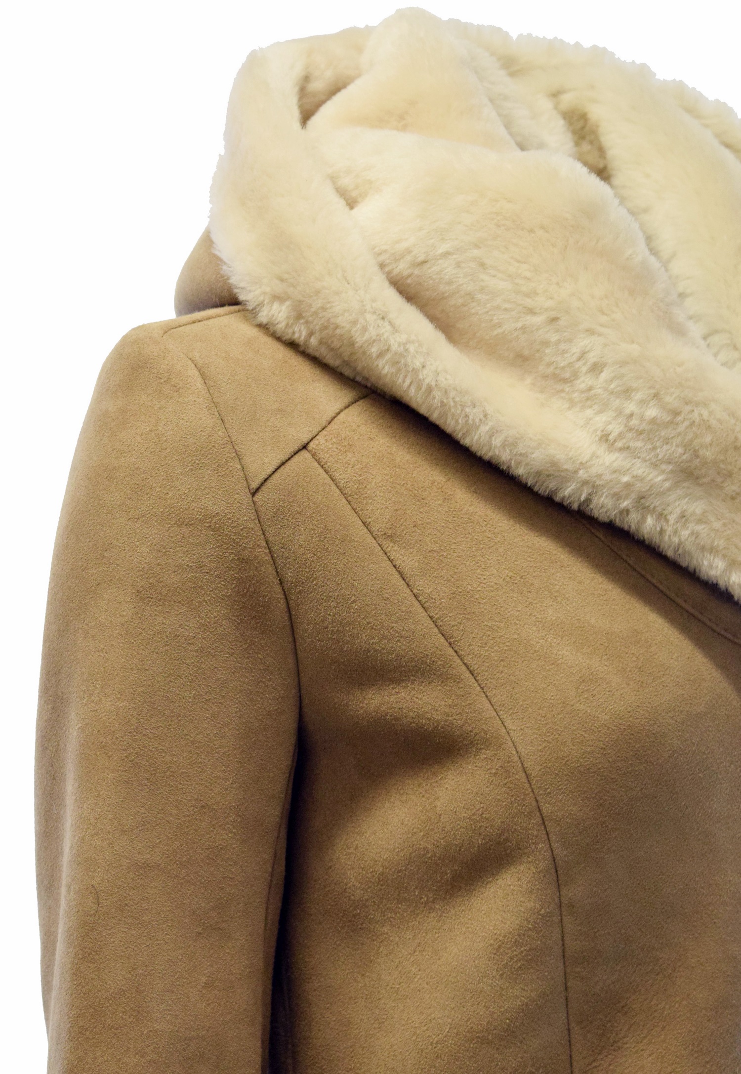 Damen Lammfellmantel Olivia mit großer Kapuze in Sandbeige