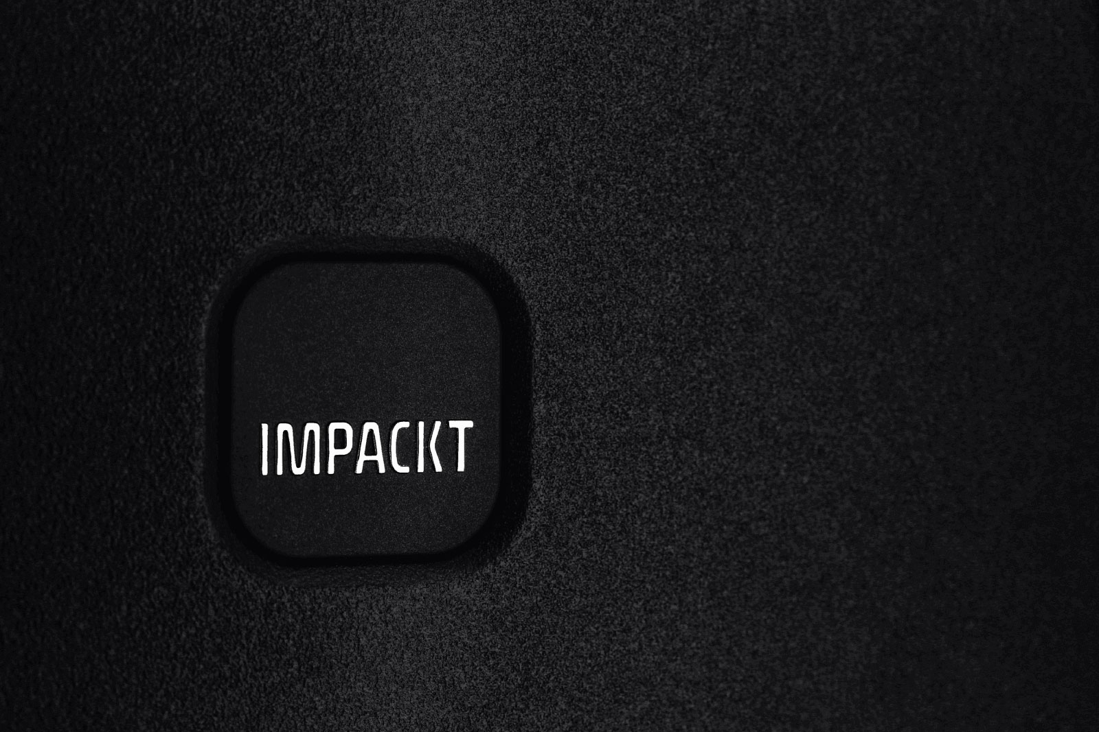 IMPACKT Koffer IP 1 L 76 cm mit 4 Rollen Lava Black